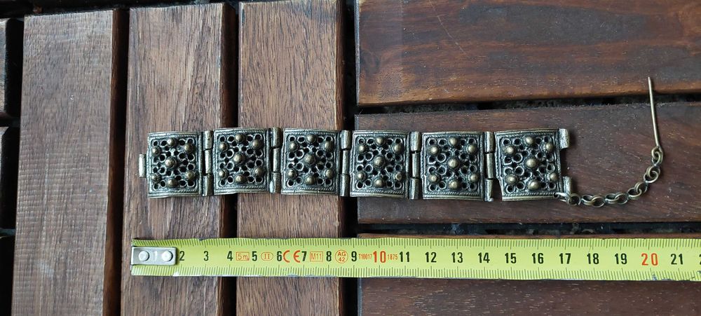 Интересна стара гривна СБХ