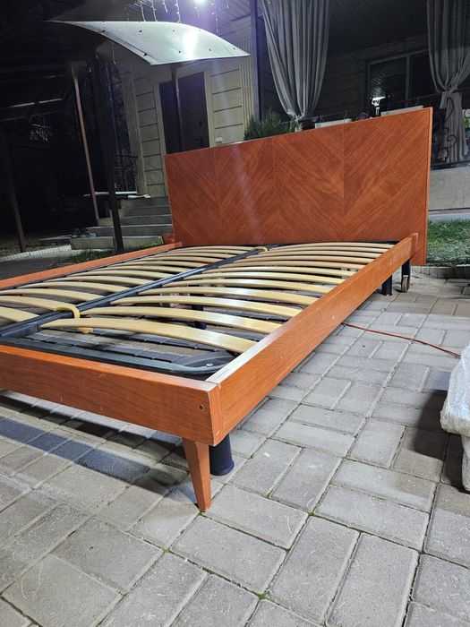 Продам двухспальную  кровать