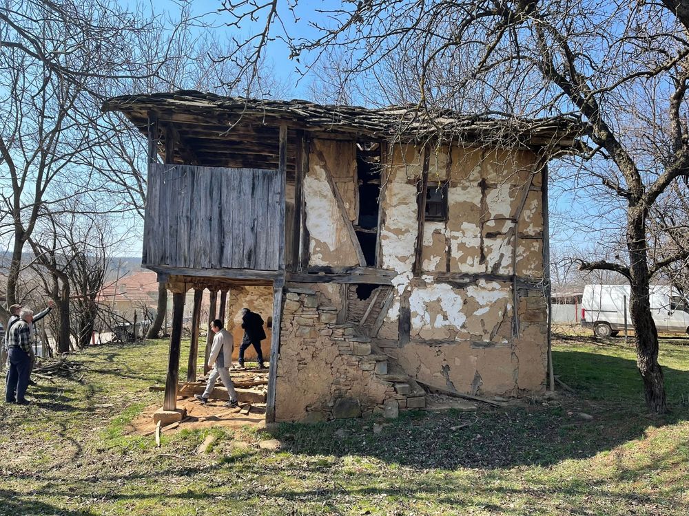 Продавам стара къща с двор с. Борима