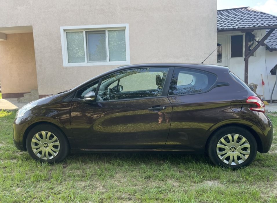 Vând PEUGEOT 208 57.000 km 1.0 benzina euro 5
