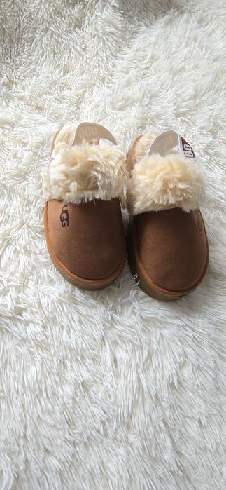 Saboți UGG noi,nouți