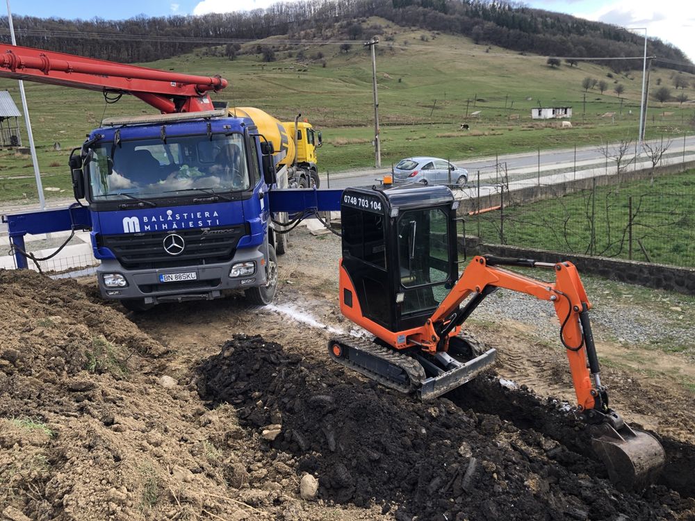 Miniexcavator de închiriat