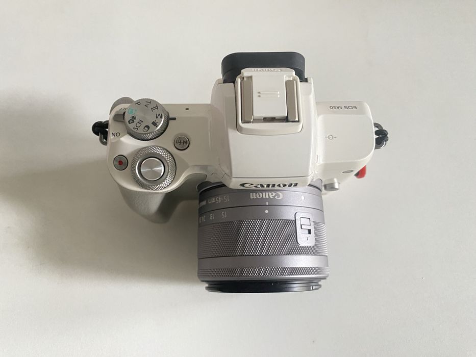 Canon EOS M50 с обектив 15-45мм +допълнителна батерия