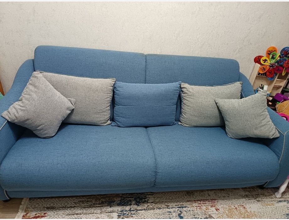Срочно продам диван,  г.Усть-Каменогорск