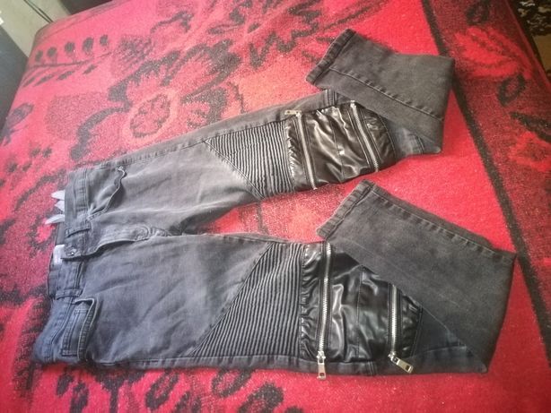 Pantaloni mărimea 40 ,culoare neagră fermoare și piele