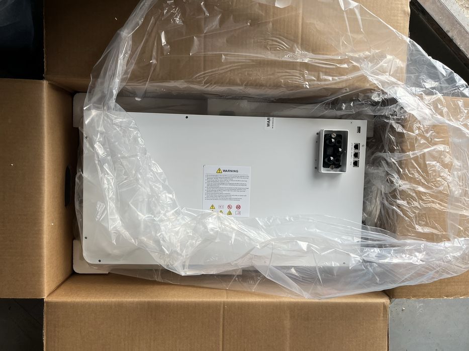 Paket sistem fotovoltaic compus din :doi acumulatori 10kw+invertor 6kw