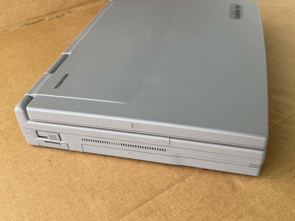 Ретро лаптоп Toshiba Satellite Pro 490 CDT , Windows 98