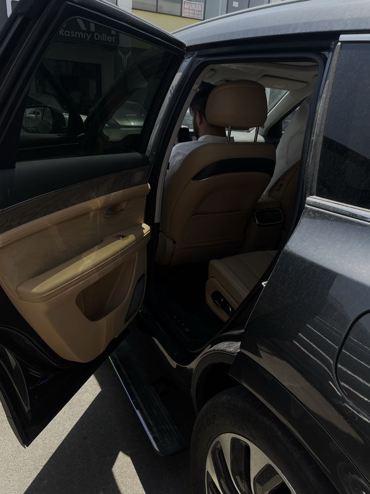 Aito M7 Ultra (6 seats)