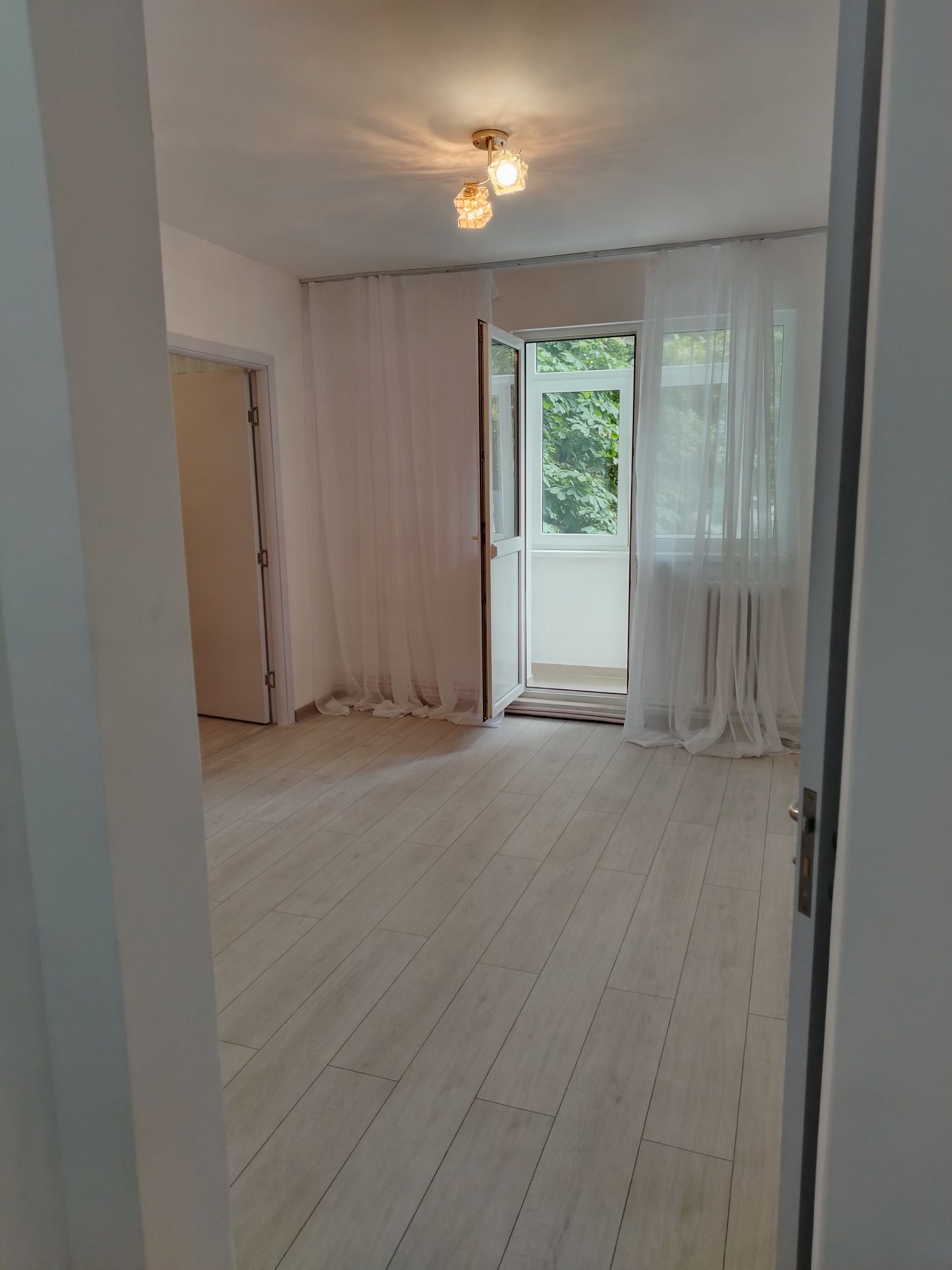 Proprietar vând Ap 3 cam Podu Roș - liceul Racovită fără risc seismic