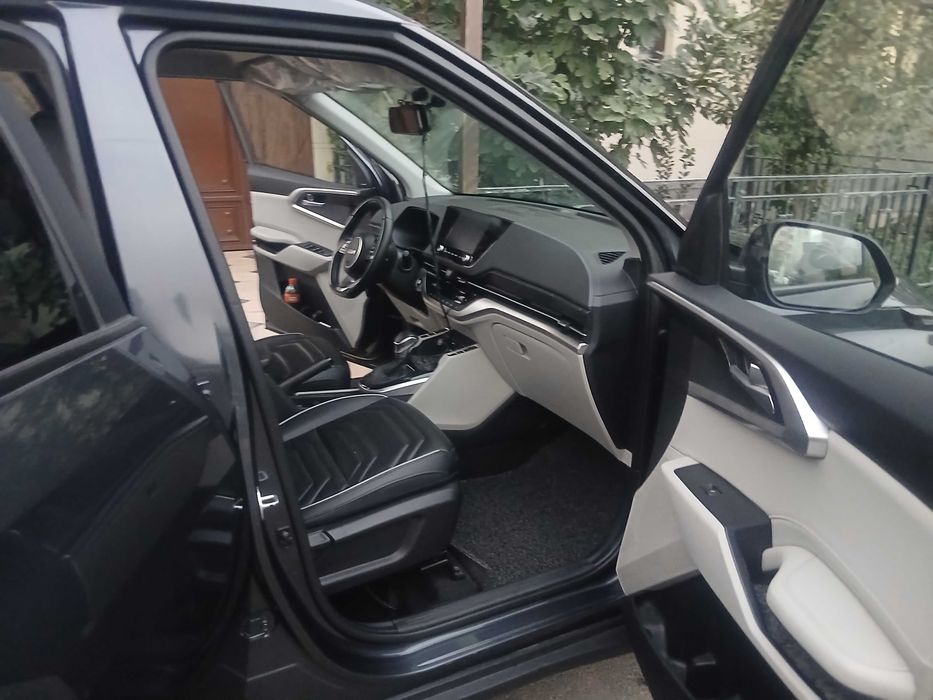 Продам машину Kia Carens