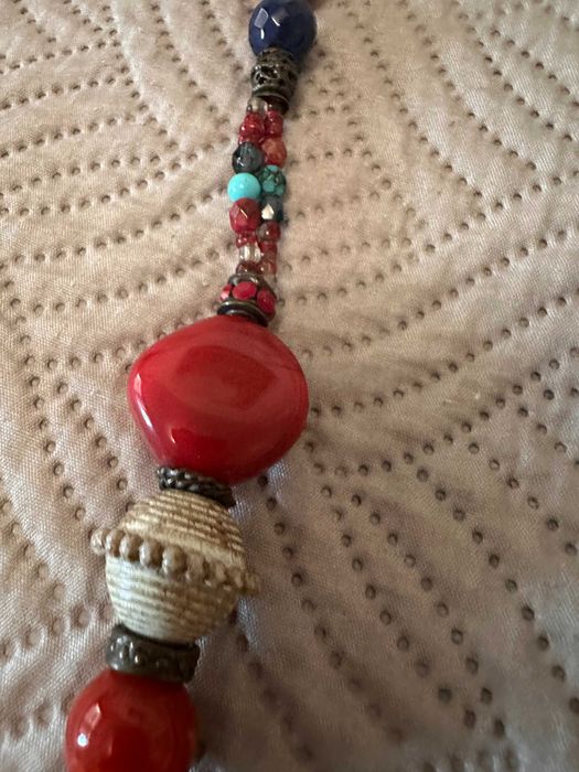 Елегантно и нестандартно колие със корал и тюркоаз