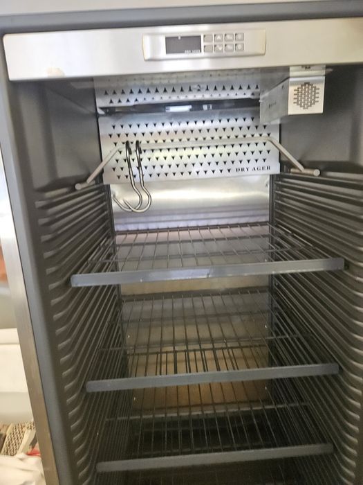 Vand frigider Dry Ager