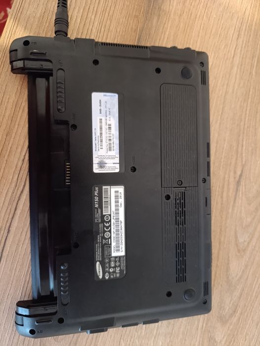 Vând mini laptop Samsung