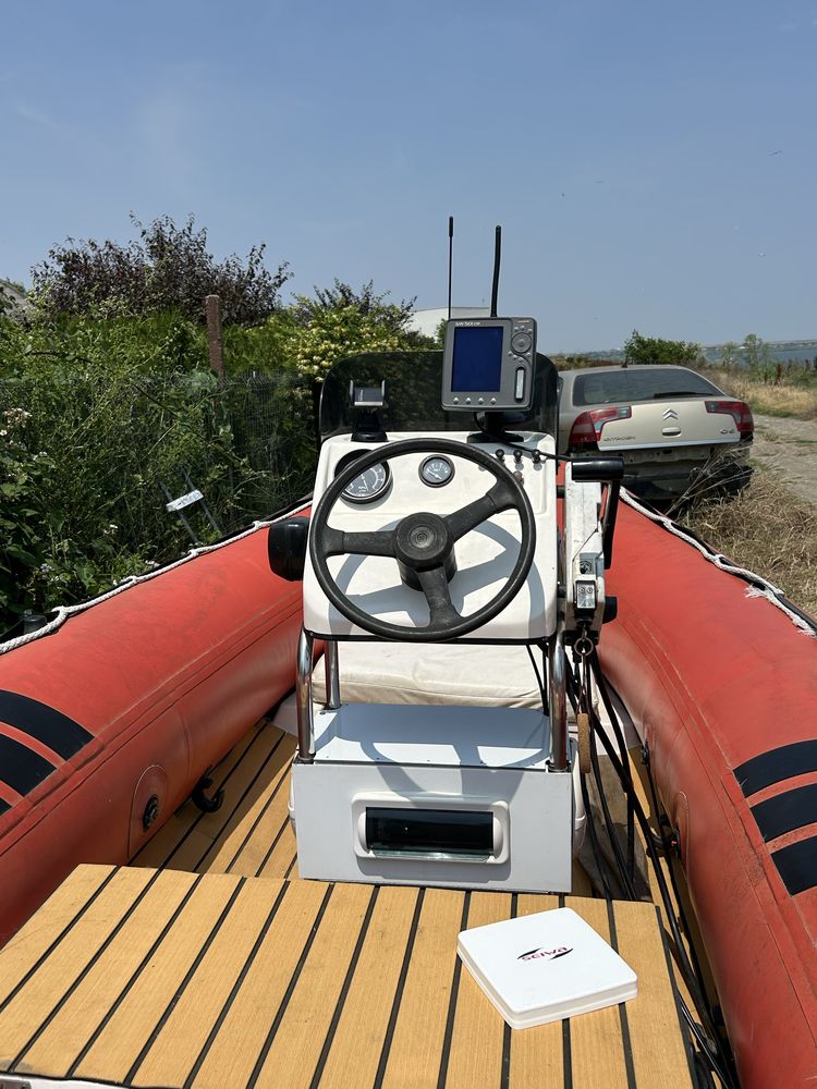 Barca RIB cu motor si peridoc