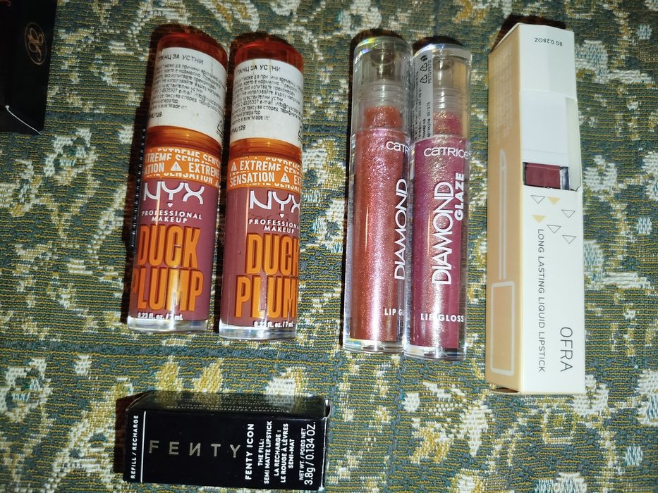 Козметика гланцове и червила