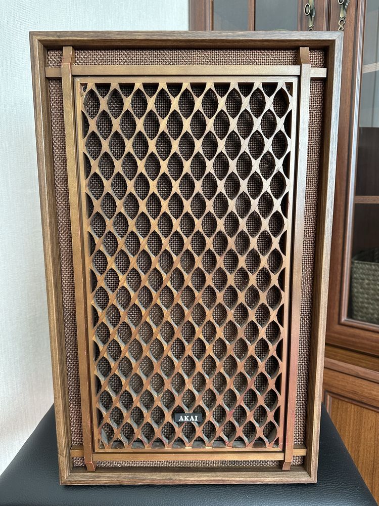 Тонколони AKAI SW-136