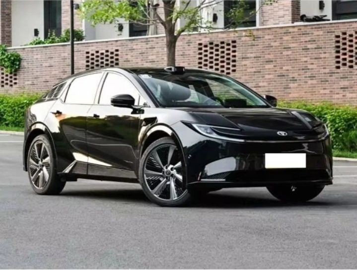 Toyota bZ5 2025 — Электро-SUV • 550 км от $17 200 Под Заказ