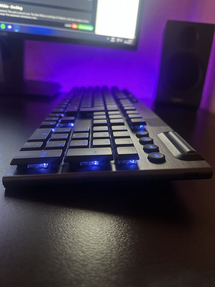 Logitech G915 Lightspeed геймърска клавиатура
