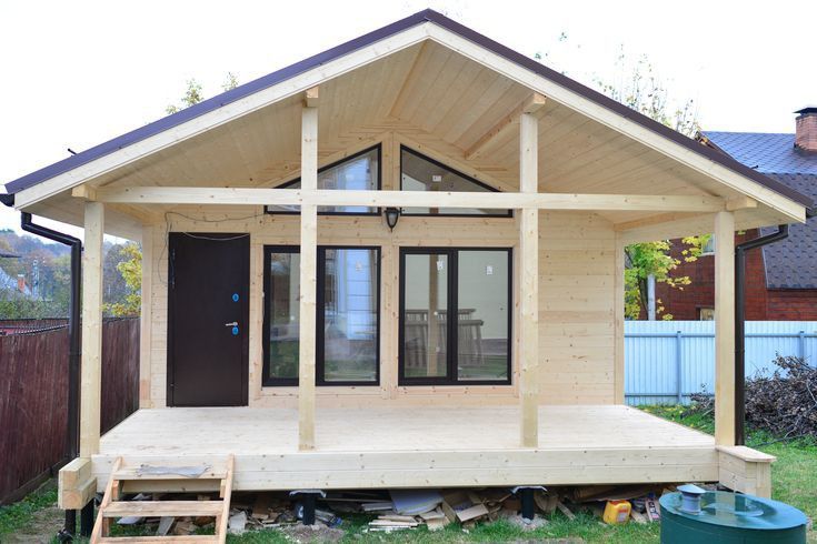 Vand și confecționez cabane din lemn