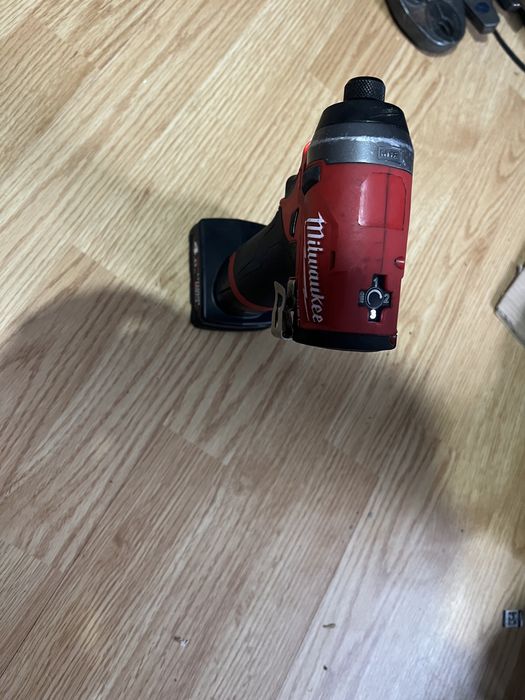 Vand filetanta cu impact milwaukee m12 fid