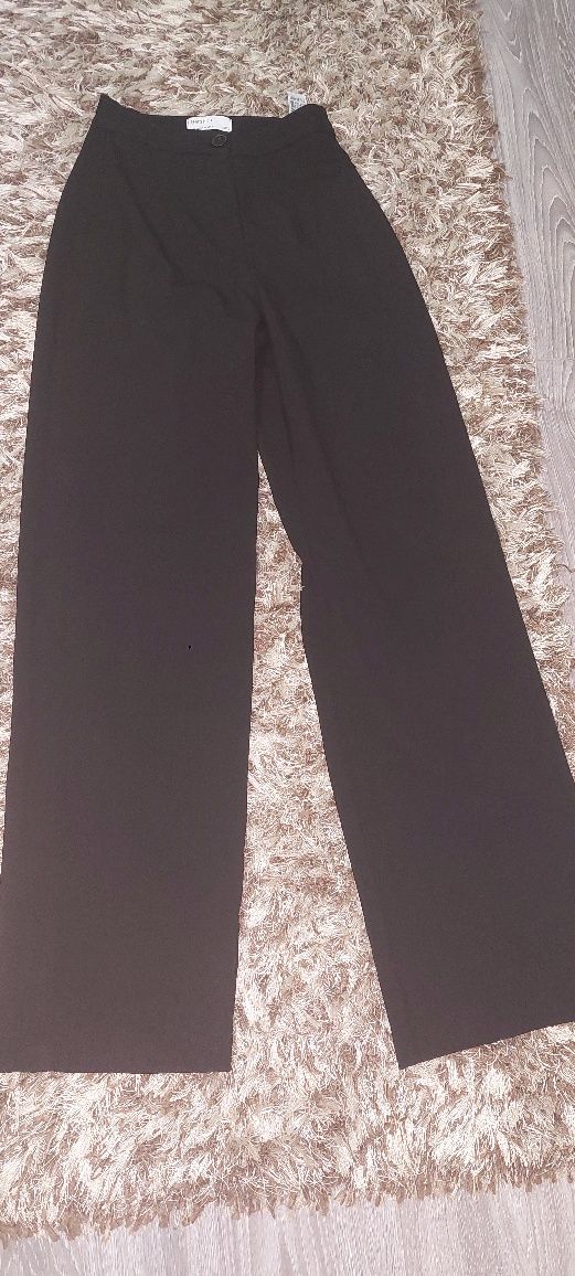 Pantaloni evazați Bershka disponibil doar Negru