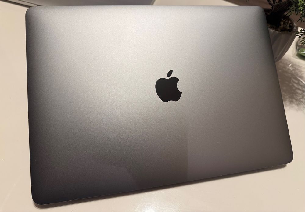 MacBook Pro M2 2022 256GB / CPU
MacBook Pro M2 2022 / 8GB/256 SSD