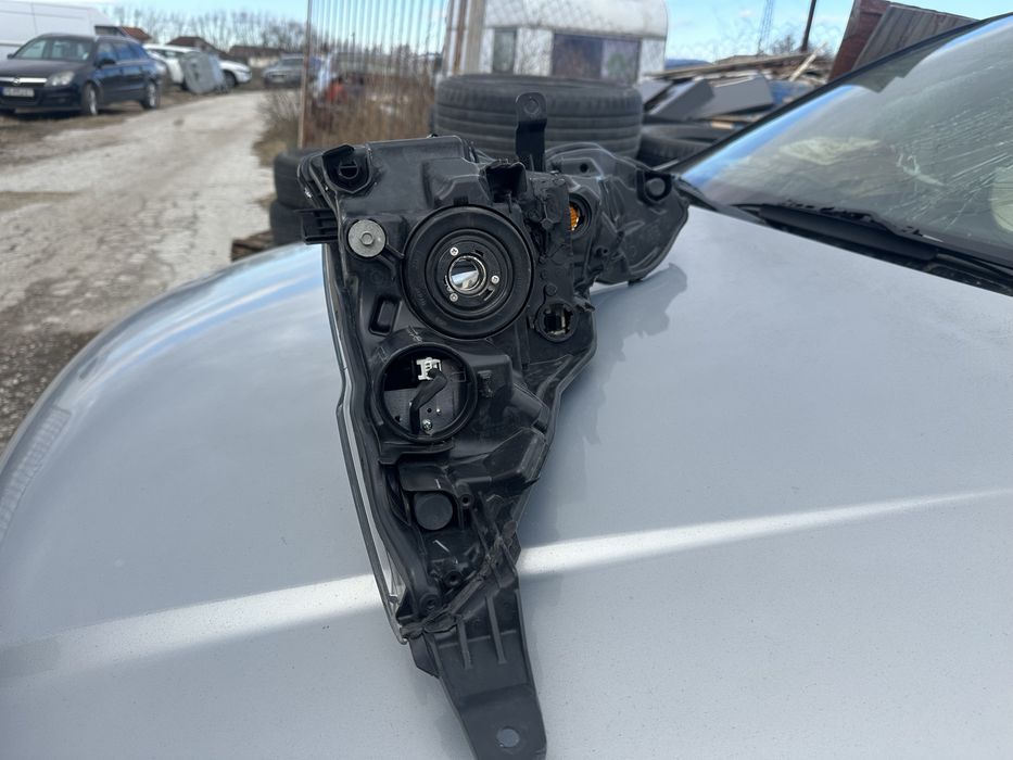 Дясен фар за тойота айго 2021г.