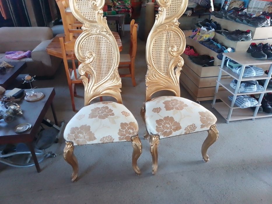 Младоженски столове