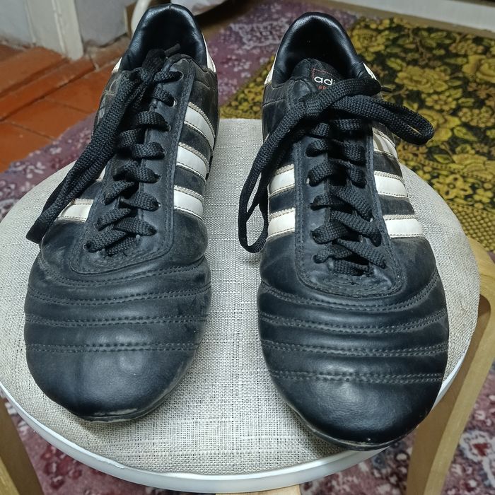 Срочно продам бутсы футбольные для взрослых