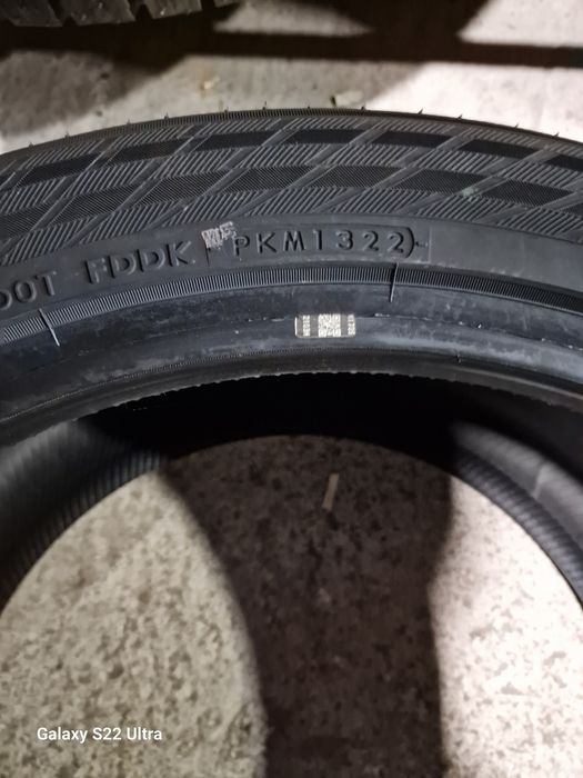 Зимни гуми Yokohama BluEarth 295/40/20 цола