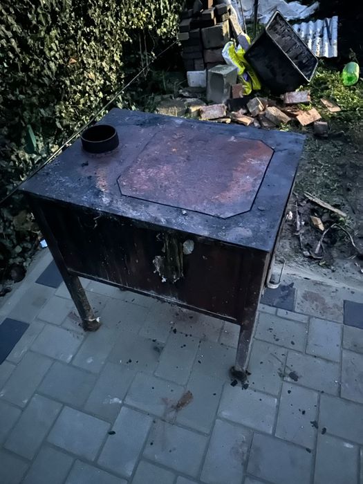 Vând plita/ soba de exterior