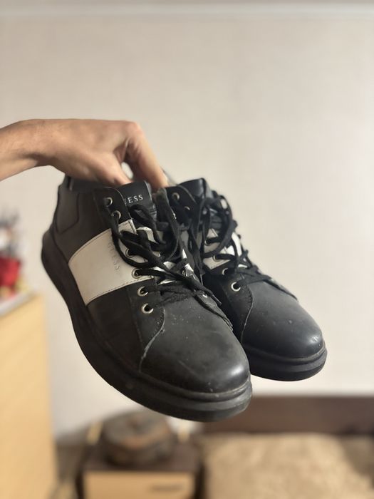 Маратонки Guess