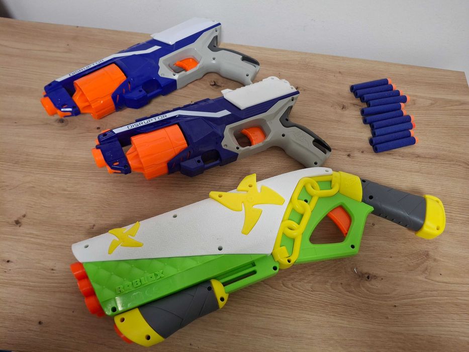 Vand lot jucarii cu 3 arme Nerf