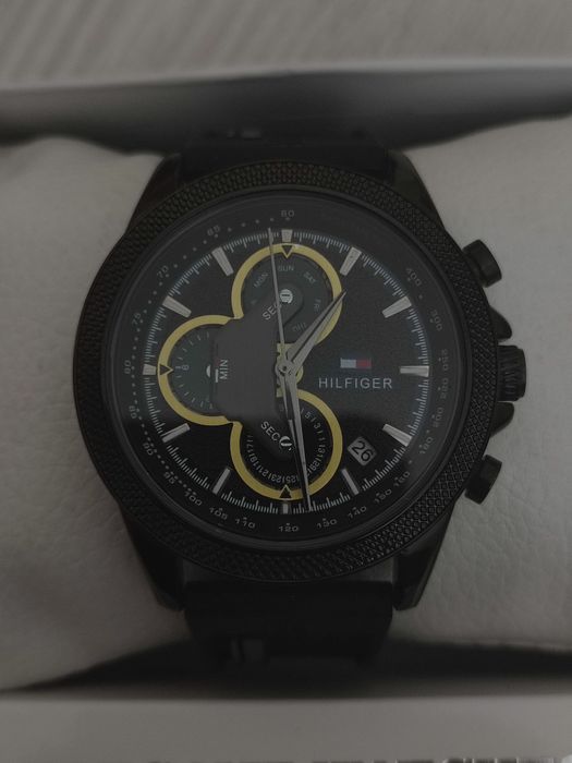 Продаю часы срочно,в идеале