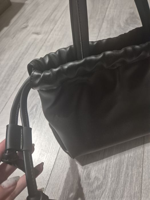 Дамски чанти Calvin Klein и Vince Kamuto