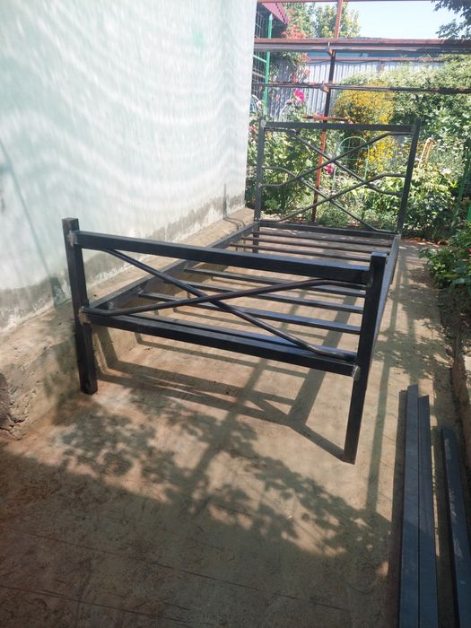 Кровать металическая