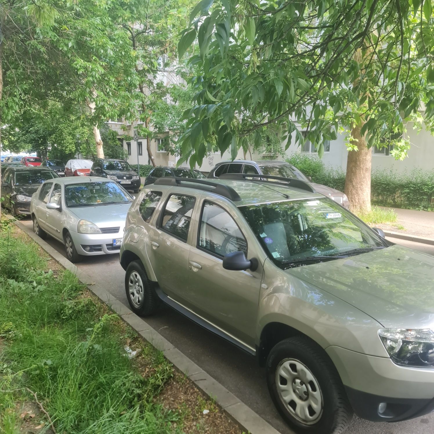 Vând Dacia Daster