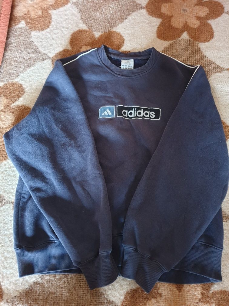 Flanele nike  ,adidas mărimea m si aia grie e xl