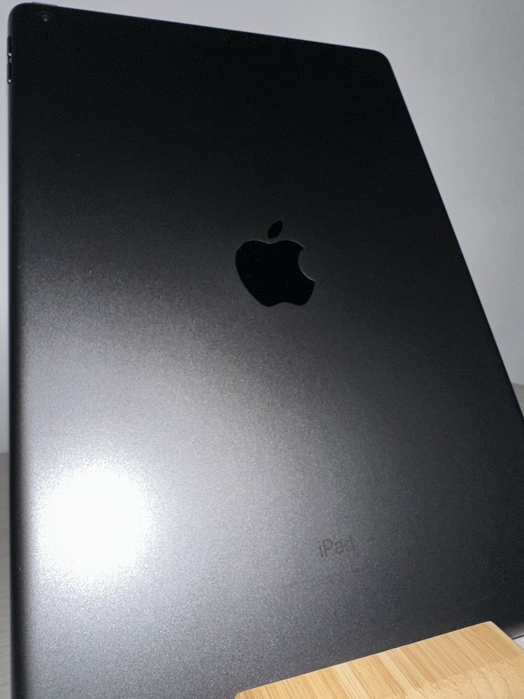 iPad 9 Wifi 64 GB si husa Logitech Combo Touch