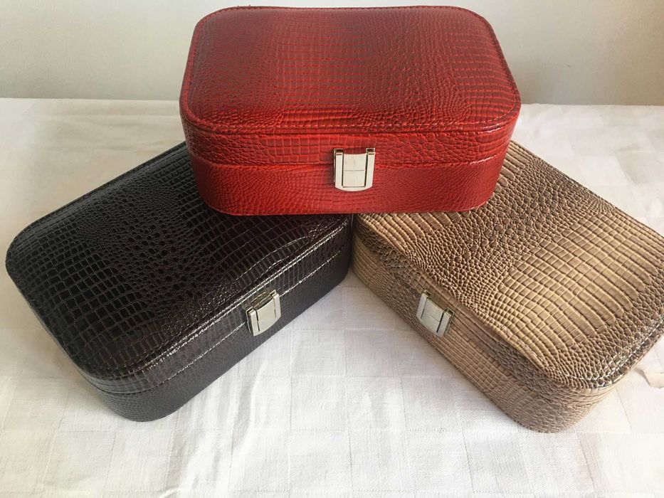 Cutie Bijuterii și Ceasuri Piele – cadou ideal. SIGILAT!