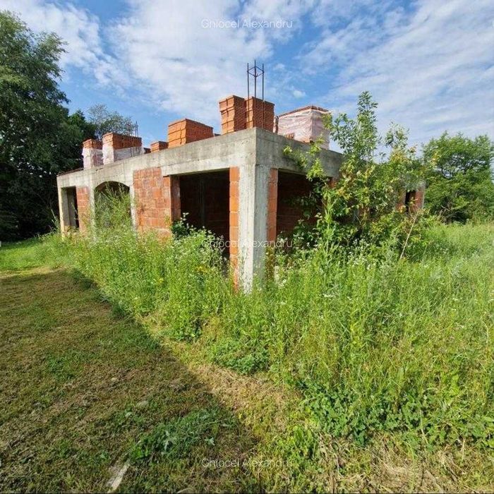 Teren 813 mp Pitesti , Str. Grigoresti, Imobil (la rosu) 150 mp Parter