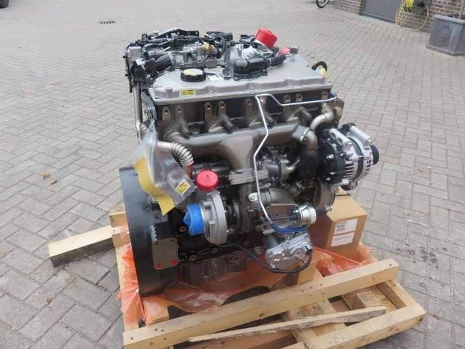 Motor cat c4.4 in 4 cilindrii 2014 ult-020248
