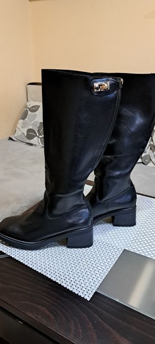 Нови дамски ботуши, кожени с цип страхотен модел