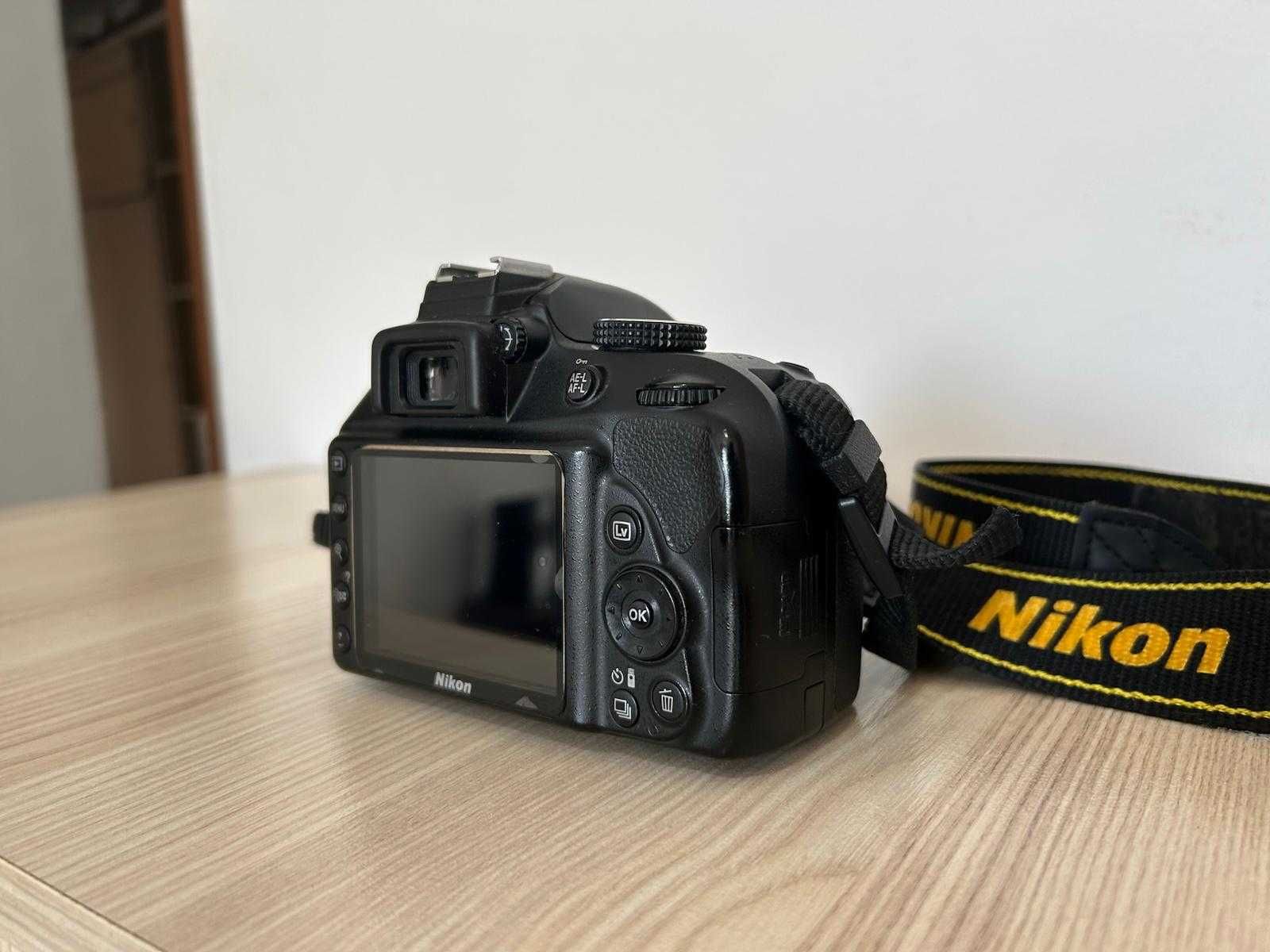 Nikon D3300 cu obiectiv 18-55mm