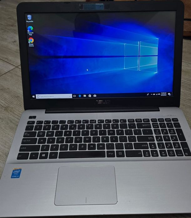Laptop Asus i5 procesor