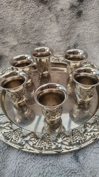 Посребрен поднос с чаши , и ваза с филигран