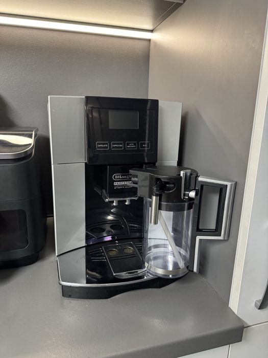 Espressor cafea Delonghi Perfecta Cappuccino Graphic Touch