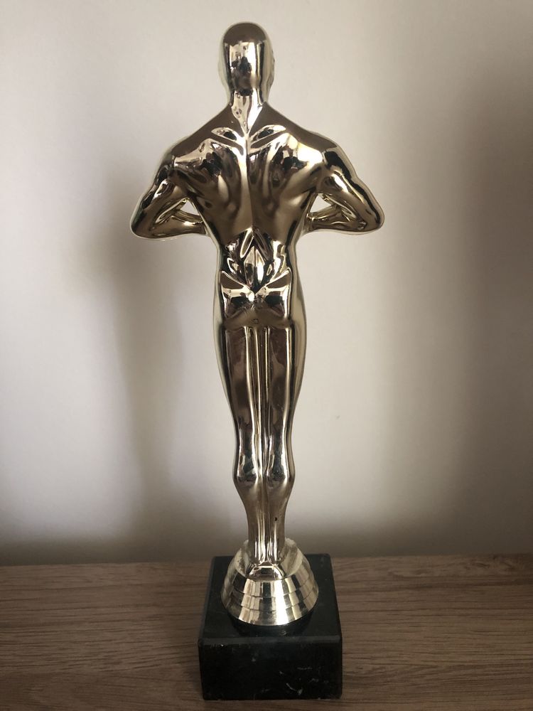 Premiul Oscar ,staueta pe soclu din marmura
