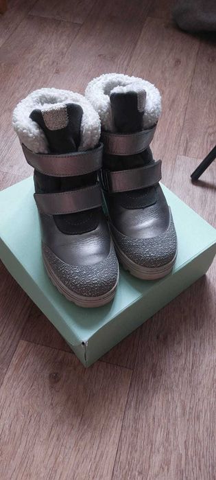 Продам зимние ботинки на девочку