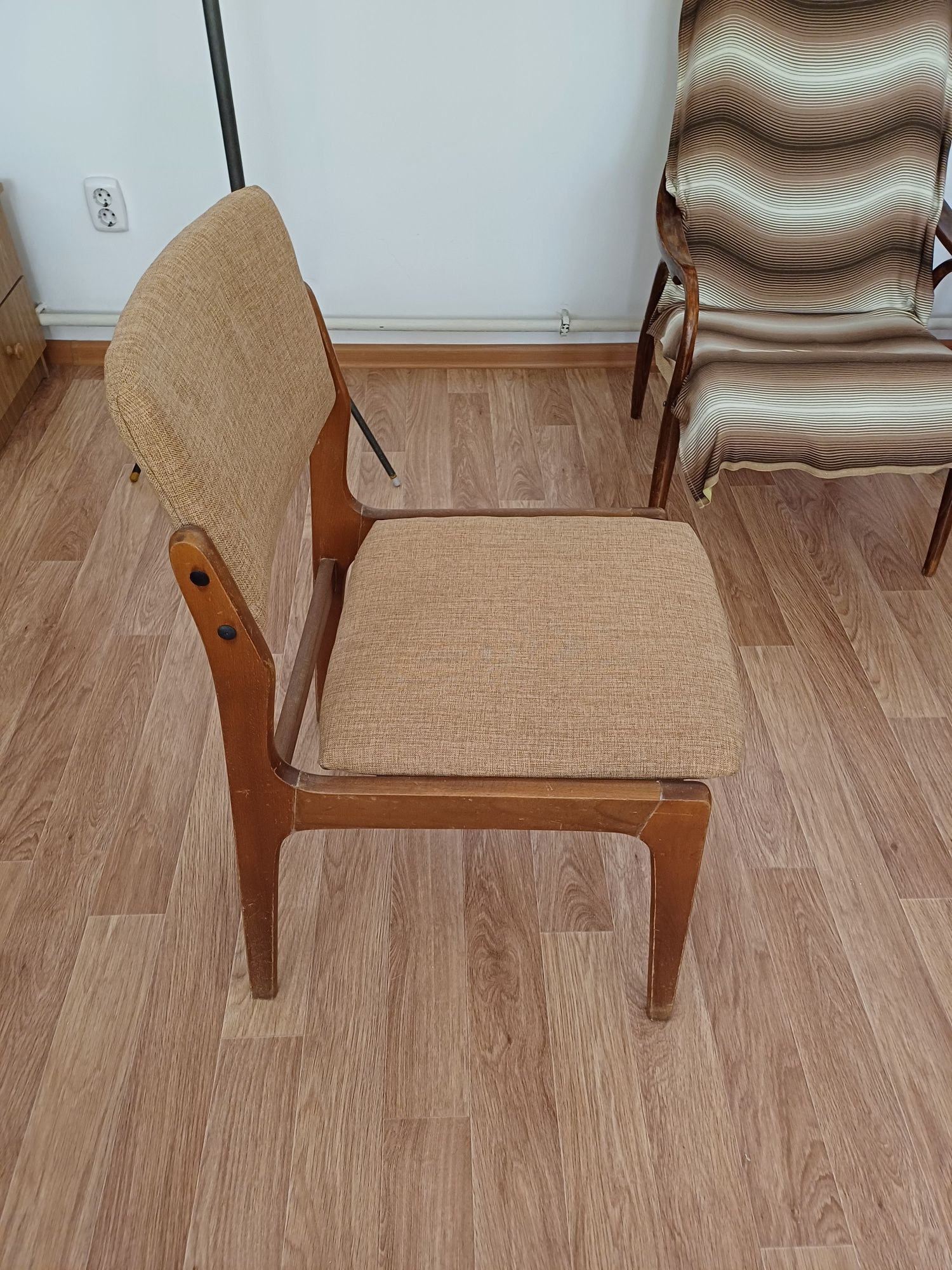 Продам деревянные стулья